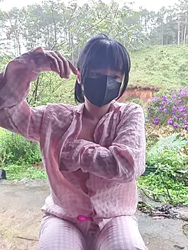 Helen-Tran online show from November 19, 2025, 2:22 am