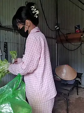 Helen-Tran online show from November 20, 2025, 2:34 am