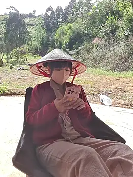 Helen-Tran online show from November 30, 2025, 2:26 am