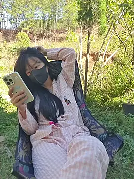 Snapshot of Helen-Tran chatting on February 2, 2026, 3:16 am Helen-Tran online show from February 2, 2026, 3:16 am