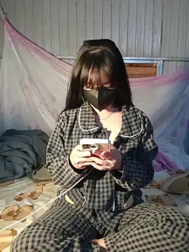 Snapshot of Helen-Tran chatting on February 3, 2026, 1:05 pm Helen-Tran online show from February 3, 2026, 1:05 pm