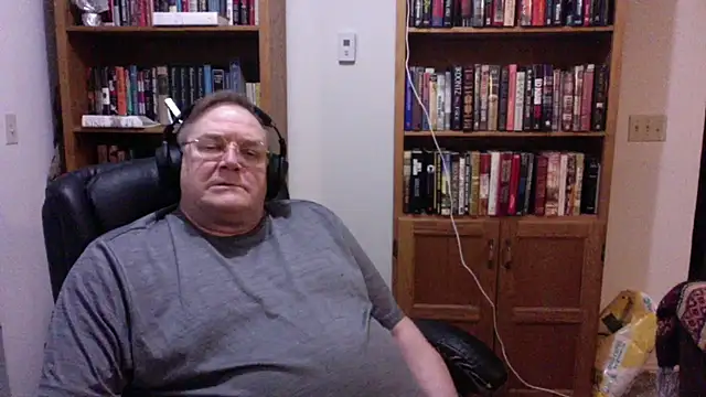 Vinyl22xh online show from June 27, 2026, 2:05 am