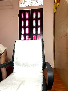 Linh247380 online show from November 27, 2025, 1:07 am