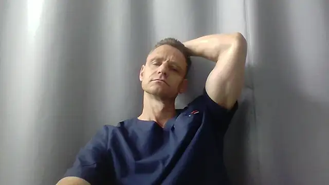 Snapshot of Freeze_Fire chatting on July 5, 2026, 6:53 am Freeze Fire online show from July 5, 2026, 6:53 am