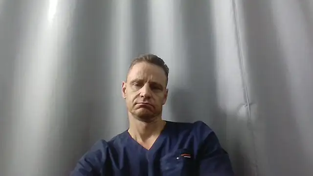 Snapshot of Freeze_Fire chatting on July 6, 2026, 6:32 am Freeze Fire online show from July 6, 2026, 6:32 am