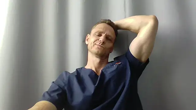 Snapshot of Freeze_Fire chatting on July 18, 2026, 6:28 am Freeze Fire online show from July 18, 2026, 6:28 am