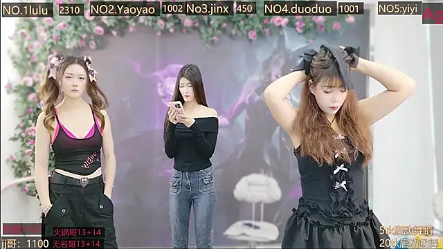 DogdogSM online show from November 5, 2025, 3:06 am