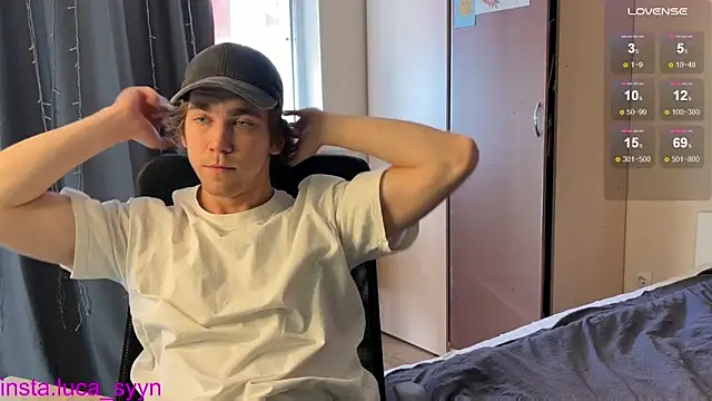 Snapshot of luca_syn chatting on September 28, 2025, 8:20 am luca syn online show from September 28, 2025, 8:20 am