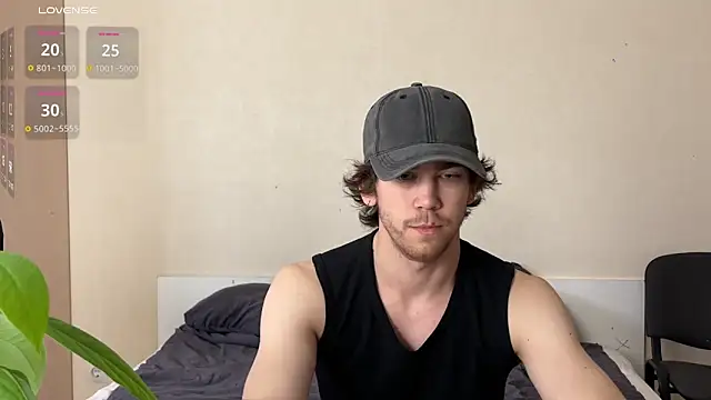 Snapshot of luca_syn chatting on October 15, 2025, 10:37 am luca syn online show from October 15, 2025, 10:37 am