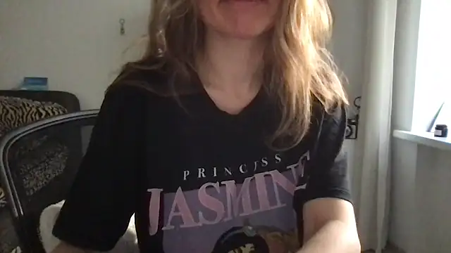 Snapshot of Marivell chatting on October 3, 2025, 1:30 pm Marivell online show from October 3, 2025, 1:30 pm