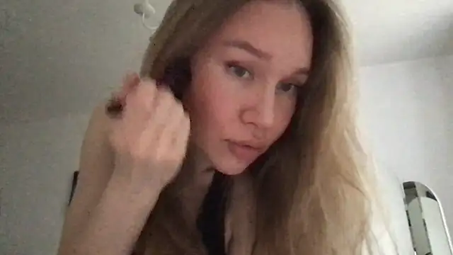 Snapshot of Marivell chatting on October 4, 2025, 12:58 pm Marivell online show from October 4, 2025, 12:58 pm