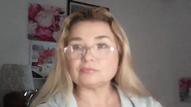 Myrienna online show from November 26, 2025, 11:06 pm