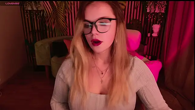 Snapshot of KellyHayden chatting on December 17, 2025, 5:08 pm KellyHayden online show from December 17, 2025, 5:08 pm