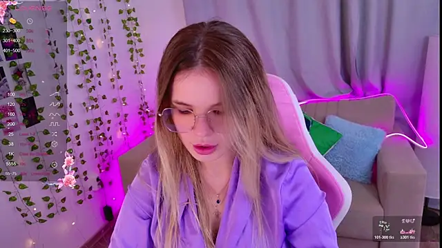 Snapshot of KellyHayden chatting on February 6, 2026, 12:30 pm KellyHayden online show from February 6, 2026, 12:30 pm