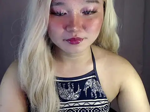 Eyes-on-me online show from October 21, 2025, 5:57 pm