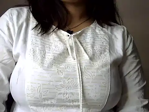 Snapshot of Aaliya02 chatting on November 8, 2025, 2:06 pm Aaliya02 online show from November 8, 2025, 2:06 pm