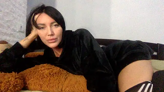 Veymoria online show from November 18, 2025, 11:26 pm