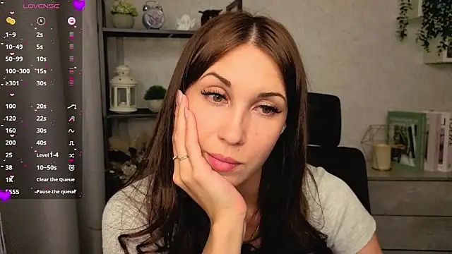 Snapshot of DreamVelour chatting on December 19, 2025, 7:10 pm DreamVelour online show from December 19, 2025, 7:10 pm