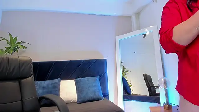 Iris Parkerr online show from October 28, 2025, 11:47 am