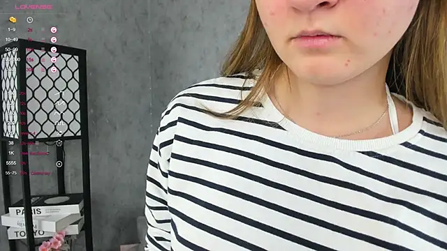 Snapshot of ElenoreReth chatting on November 25, 2025, 1:38 am ElenoreReth online show from November 25, 2025, 1:38 am