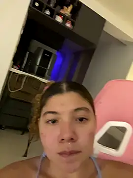 Snapshot of Gaby_002 chatting on December 16, 2025, 5:01 am Gaby 002 online show from December 16, 2025, 5:01 am