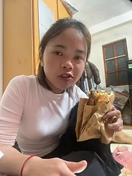 nayyyteyfe online show from October 12, 2025, 4:06 pm