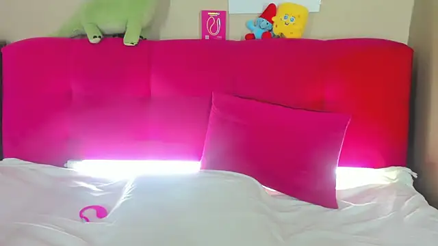 Angel Leeks online show from November 11, 2025, 4:12 am