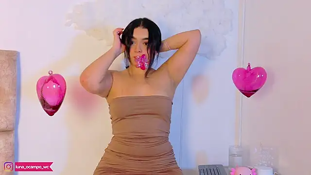 Snapshot of LunaOcampo_ chatting on January 5, 2026, 8:01 pm LunaOcampo online show from January 5, 2026, 8:01 pm