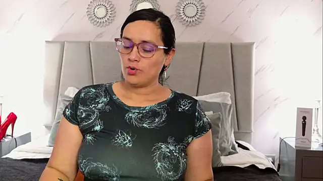 Snapshot of Michell_Monet chatting on April 22, 2026, 11:01 am Michell Monet online show from April 22, 2026, 11:01 am