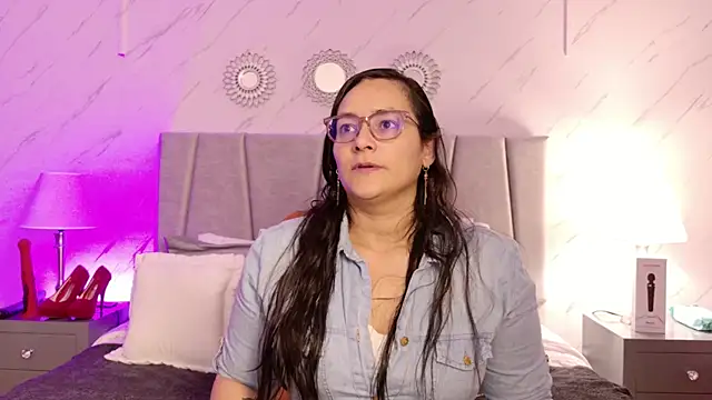 Snapshot of Michell_Monet chatting on May 12, 2026, 12:02 pm Michell Monet online show from May 12, 2026, 12:02 pm