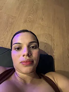 Snapshot of Anavalle chatting on February 11, 2026, 7:52 pm Anavalle online show from February 11, 2026, 7:52 pm