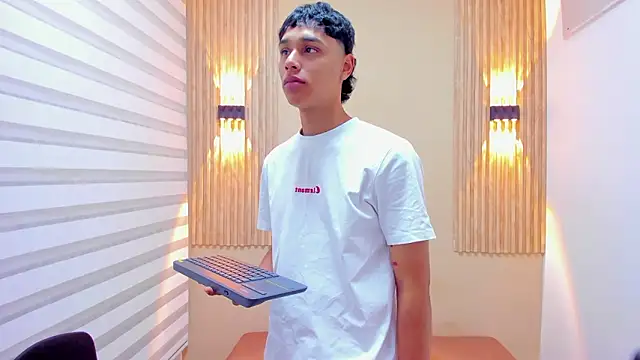 Frayhot777 online show from February 10, 2026, 7:29 pm