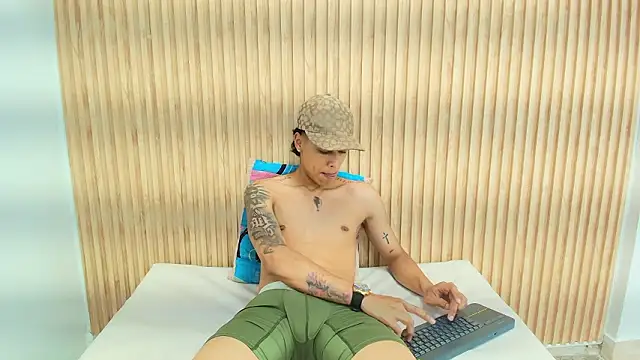 Snapshot of Frayhot777 chatting on February 11, 2026, 7:52 pm Frayhot777 online show from February 11, 2026, 7:52 pm