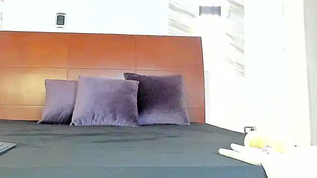 Snapshot of Charlotte-Smit chatting on November 4, 2025, 6:29 pm Charlotte-Smit online show from November 4, 2025, 6:29 pm