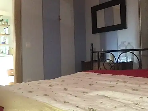 paula19800 online show from September 29, 2025, 8:08 am