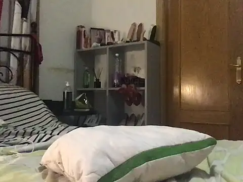 paula19800 online show from October 5, 2025, 12:14 pm