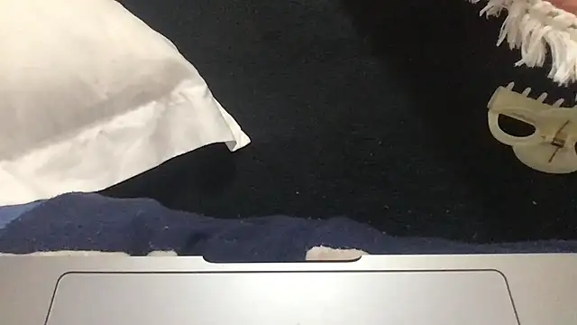 paula19800 online show from October 17, 2025, 8:33 pm