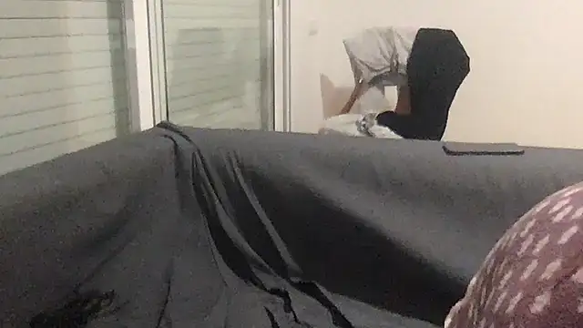 paula19800 online show from November 6, 2025, 9:37 pm