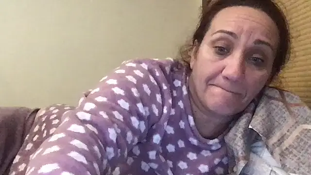 paula19800 online show from November 21, 2025, 5:11 pm