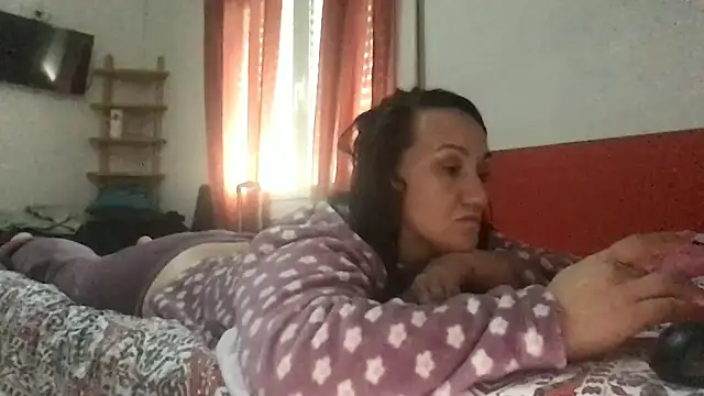 paula19800 online show from November 28, 2025, 1:36 pm