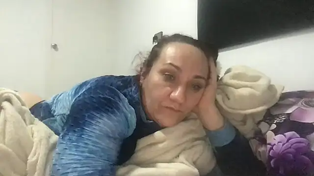 paula19800 online show from December 5, 2025, 1:47 am