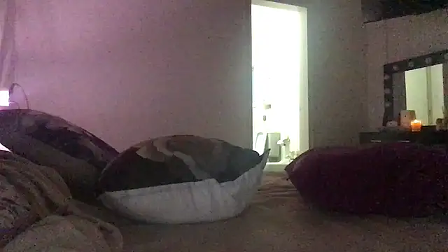 paula19800 online show from December 14, 2025, 4:23 pm