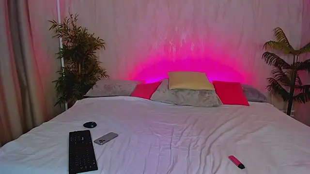 Snapshot of Alic_Fox chatting on February 3, 2026, 12:09 am Alic Fox online show from February 3, 2026, 12:09 am