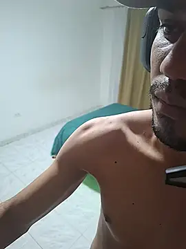 zkendell01 online show from November 14, 2025, 4:55 am