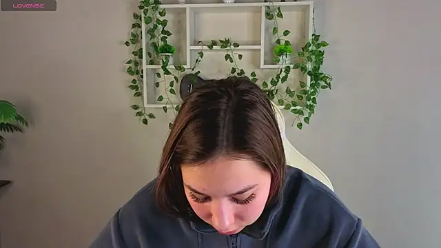 Al1ice Moures online show from November 13, 2025, 1:15 am