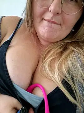 Snapshot of HornyBella88 chatting on October 5, 2025, 10:46 am HornyBella88 online show from October 5, 2025, 10:46 am