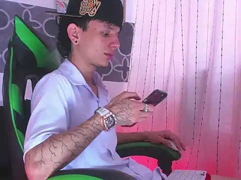 Skinny batman online show from December 4, 2025, 9:34 pm