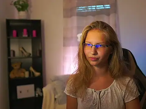 Snapshot of emmie_murray chatting on September 26, 2025, 1:04 pm emmie murray online show from September 26, 2025, 1:04 pm