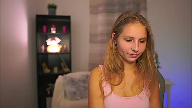 Snapshot of emmie_murray chatting on November 15, 2025, 2:13 pm emmie murray online show from November 15, 2025, 2:13 pm