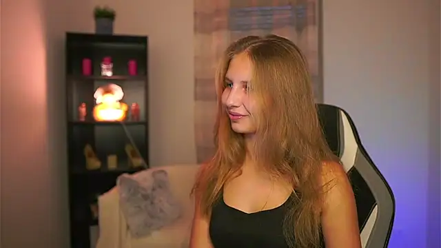 Snapshot of emmie_murray chatting on December 4, 2025, 2:04 pm emmie murray online show from December 4, 2025, 2:04 pm